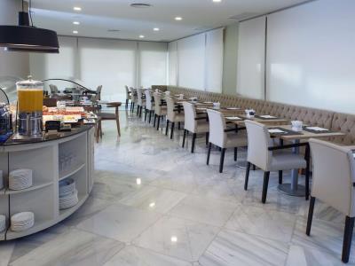 Hotel Nh Barajas Airport 3*