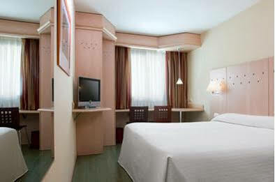 Hotel Nh Barajas Airport 3*